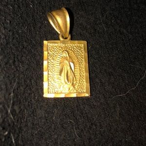 18k gold pendant